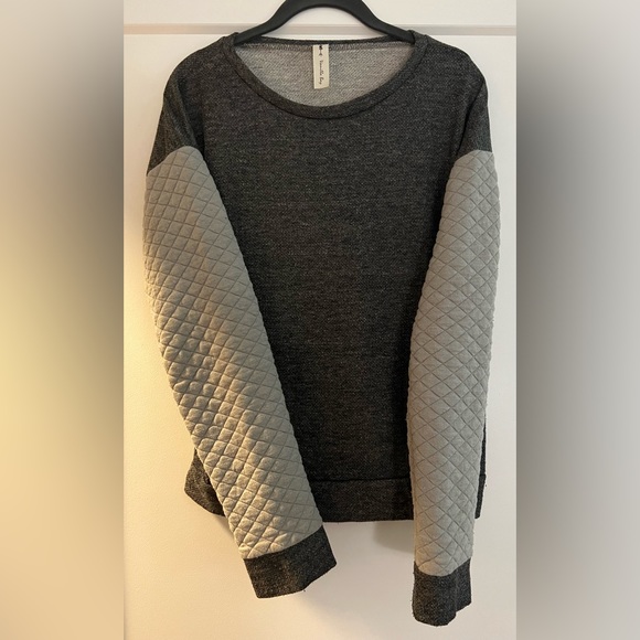 Vanilla Bay Sweatshirt - Picture 2 of 5